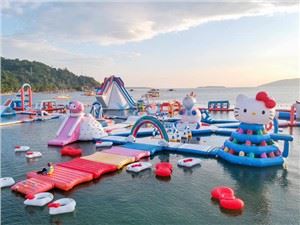 Täispuhutav Fun Islandi veepark rannalõbu jaoks